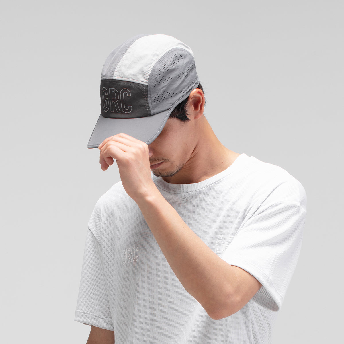 Gorra urbana reflectante con logo